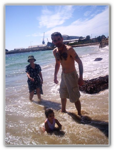 Stuart Karen & SJ at Freo Markets Feb 11th 2007 (26)